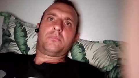 Snapshot of figonik chatting on November 9, 2025, 8:18 pm Nick online show from November 9, 2025, 8:18 pm