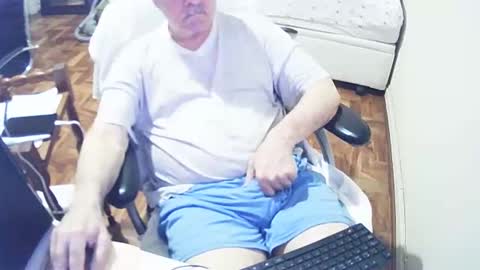 Snapshot of filhober chatting on January 18, 2025, 2:47 am filhober online show from January 18, 2025, 2:47 am