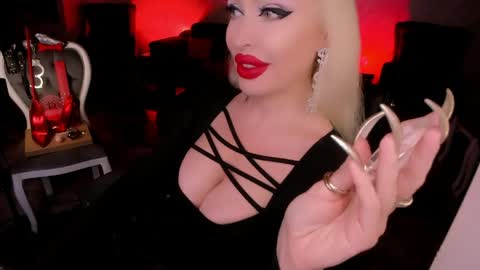 Snapshot of findom_god chatting on April 20, 2026, 3:09 am AlfaFemale online show from April 20, 2026, 3:09 am