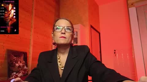 Lady online show from February 4, 2026, 6:14 pm