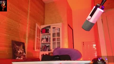 Lady online show from April 23, 2026, 6:43 pm