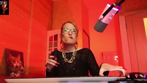 Lady online show from April 24, 2026, 6:43 pm