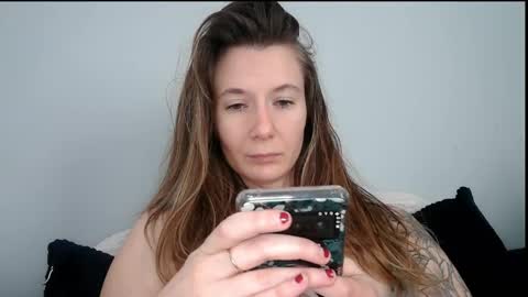 Snapshot of findomgoddessnatalia chatting on December 5, 2025, 6:15 pm Goddess Natalia Findom online show from December 5, 2025, 6:15 pm