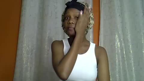 fine_queen12 online show from April 5, 2026, 12:46 pm