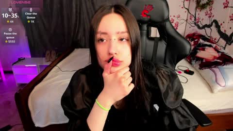 Snapshot of finelya chatting on March 29, 2026, 6:57 am Hey I am Diana HELP ME TO RICH 100 THUMBS UP online show from March 29, 2026, 6:57 am