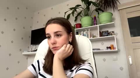 Snapshot of fionapiccard chatting on November 19, 2025, 9:31 am Keite wanna play Meow online show from November 19, 2025, 9:31 am