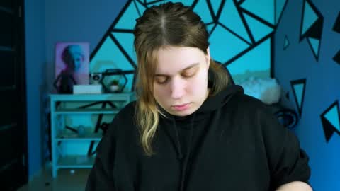 fiora online show from December 28, 2024, 5:12 am