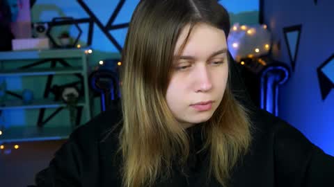 fiora online show from January 3, 2025, 5:17 am