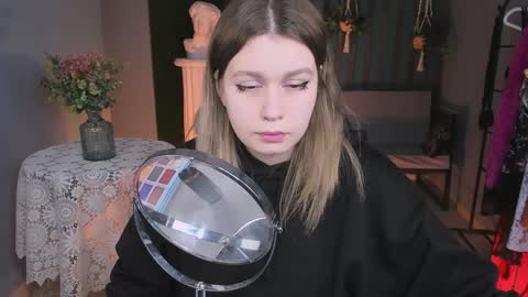 fiora online show from January 12, 2025, 8:04 am