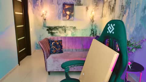 fiora online show from March 6, 2025, 2:08 pm