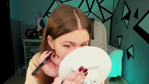 fiora online show from March 25, 2026, 6:08 am