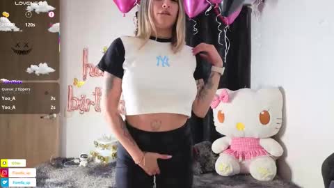 Snapshot of fiorella_up1 chatting on November 2, 2025, 10:56 pm F I O R E L L A online show from November 2, 2025, 10:56 pm