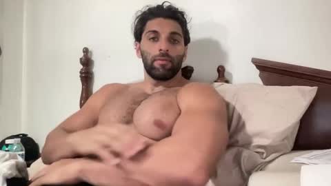 fitcurvyman4fun_69 online show from April 5, 2026, 10:07 pm