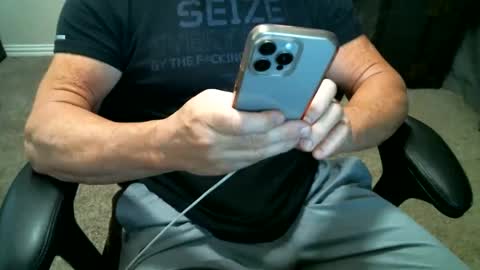 fitguy40 online show from November 28, 2025, 7:16 pm