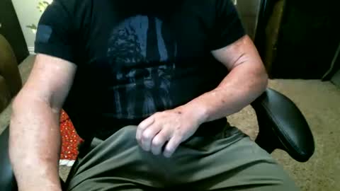 fitguy40 online show from December 13, 2025, 11:32 pm