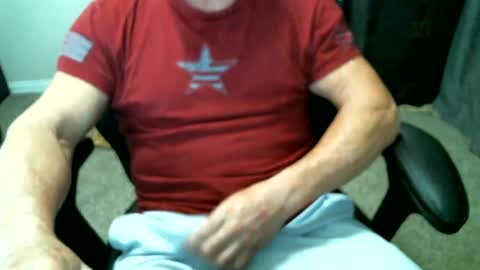 Snapshot of fitguy40 chatting on June 17, 2026, 9:16 pm fitguy40 online show from June 17, 2026, 9:16 pm