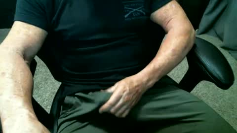 Snapshot of fitguy40 chatting on June 26, 2026, 10:25 pm fitguy40 online show from June 26, 2026, 10:25 pm