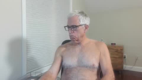 Snapshot of fitman999 chatting on November 4, 2025, 2:21 am Jon online show from November 4, 2025, 2:21 am