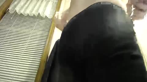 Snapshot of fitshow75 chatting on January 26, 2025, 3:06 am Links in Bio below online show from January 26, 2025, 3:06 am