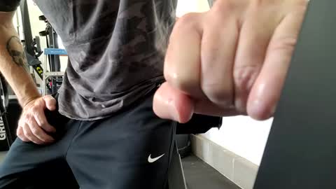 Snapshot of fitshow75 chatting on September 23, 2025, 6:33 pm Links in Bio below online show from September 23, 2025, 6:33 pm