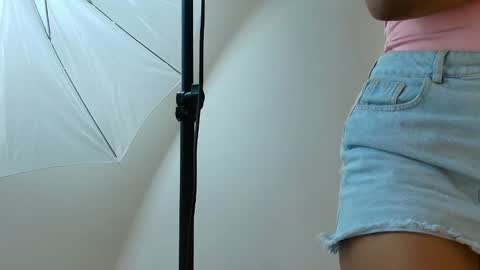 Snapshot of flavia_cruz chatting on May 18, 2026, 12:22 pm Flavia online show from May 18, 2026, 12:22 pm