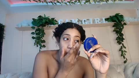 Snapshot of flavia_cruz chatting on May 26, 2026, 12:23 pm Flavia online show from May 26, 2026, 12:23 pm