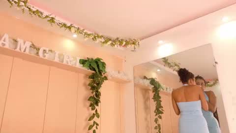 Snapshot of flavia_cruz chatting on June 22, 2026, 12:13 pm Flavia online show from June 22, 2026, 12:13 pm