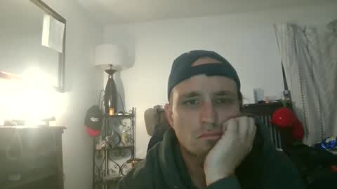 fleetingfeeling online show from December 17, 2025, 7:58 am