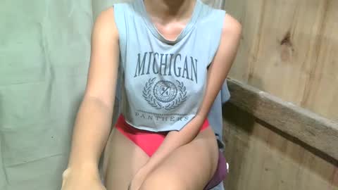 Snapshot of flirty_foxangel chatting on February 4, 2025, 10:13 pm Angel online show from February 4, 2025, 10:13 pm