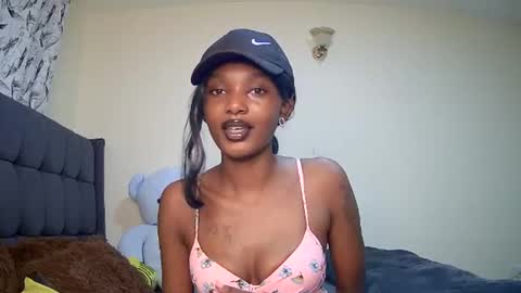 Snapshot of flirtyy_sheery chatting on December 14, 2024, 3:07 am sheery online show from December 14, 2024, 3:07 am