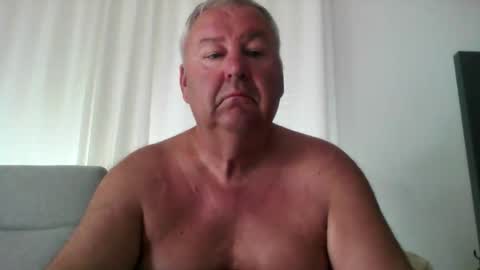 Snapshot of flo221222 chatting on June 2, 2026, 2:19 pm flo221222 online show from June 2, 2026, 2:19 pm