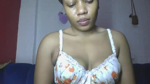 Snapshot of flora_fantasy chatting on April 25, 2026, 7:22 pm fantasy online show from April 25, 2026, 7:22 pm