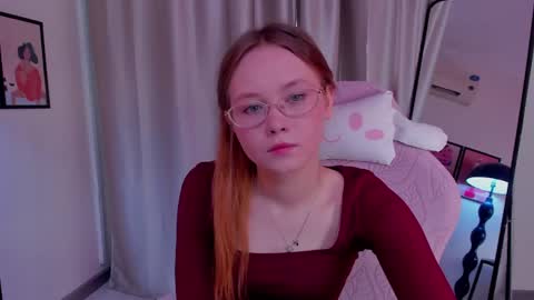 Snapshot of floralarsson chatting on May 8, 2026, 4:18 am hey there guys im Flora no not the one from WInx. But I love magical stuff and especially I love nature. I dont know I thin online show from May 8, 2026, 4:18 am