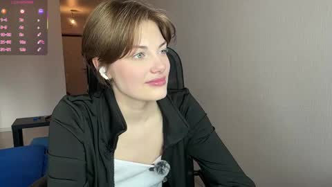 Snapshot of florenceheatly chatting on June 3, 2026, 10:18 am Flora online show from June 3, 2026, 10:18 am