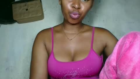 florencia011 online show from November 7, 2025, 8:20 pm