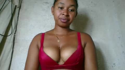 florencia011 online show from April 3, 2026, 6:28 pm