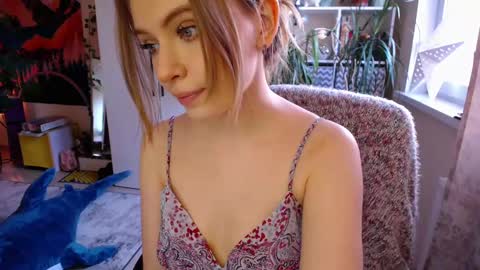 Snapshot of flower_elf chatting on March 7, 2025, 2:45 pm flower_elf online show from March 7, 2025, 2:45 pm