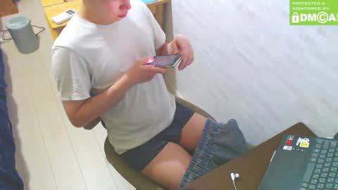 Snapshot of flowerbox chatting on February 24, 2025, 11:32 am flowerbox online show from February 24, 2025, 11:32 am