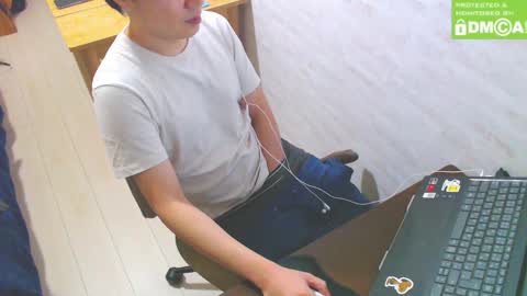 Snapshot of flowerbox chatting on March 8, 2025, 12:09 pm flowerbox online show from March 8, 2025, 12:09 pm