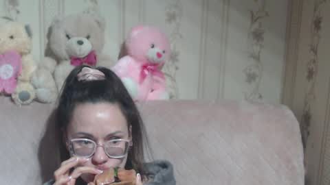 say meow and send tip  online show from March 27, 2026, 4:51 pm
