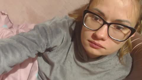 say meow and send tip  online show from November 16, 2025, 10:54 am