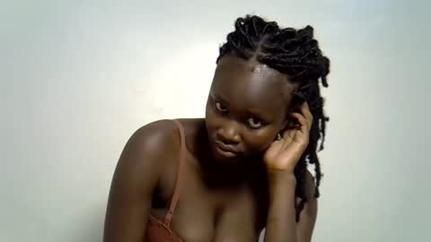 flowerdiva002 online show from November 9, 2025, 5:39 am