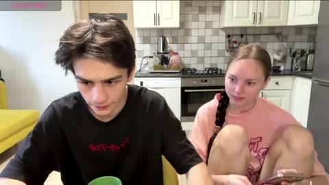 flowerscouple online show from April 8, 2026, 4:34 am