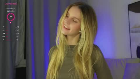 Adeline online show from October 27, 2025, 5:17 pm