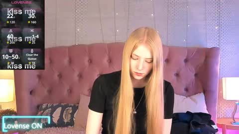 Snapshot of fluffy_ice chatting on September 14, 2025, 9:47 pm Mia online show from September 14, 2025, 9:47 pm