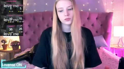 Snapshot of fluffy_ice chatting on September 20, 2025, 10:33 pm Mia online show from September 20, 2025, 10:33 pm