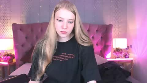 Snapshot of fluffy_ice chatting on October 9, 2025, 9:57 pm Mia online show from October 9, 2025, 9:57 pm