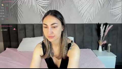 fly_ari online show from June 12, 2026, 1:59 am