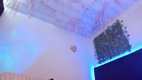 Snapshot of flylia_ chatting on December 14, 2025, 6:45 pm lia online show from December 14, 2025, 6:45 pm