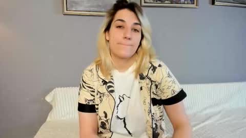 Snapshot of foamcascade chatting on December 15, 2025, 5:55 am Ellie online show from December 15, 2025, 5:55 am